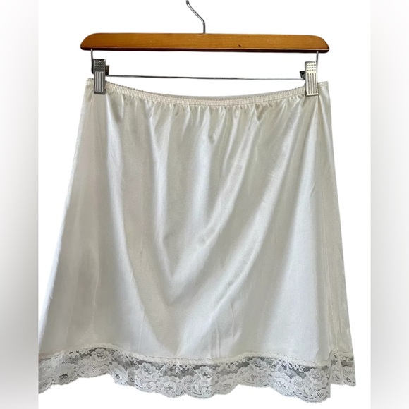 Vintage White Lace Trim Slip - Picture 2 of 3